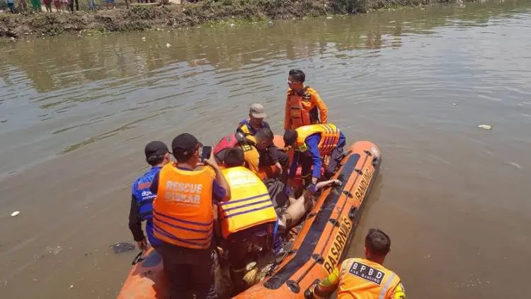 Ditemukan, Jasad Rizal yang Tenggelam di Sungai Cikapundung