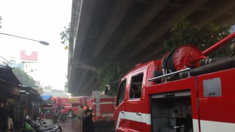 Pasar Kiaracondong Dilalap si Jago Merah