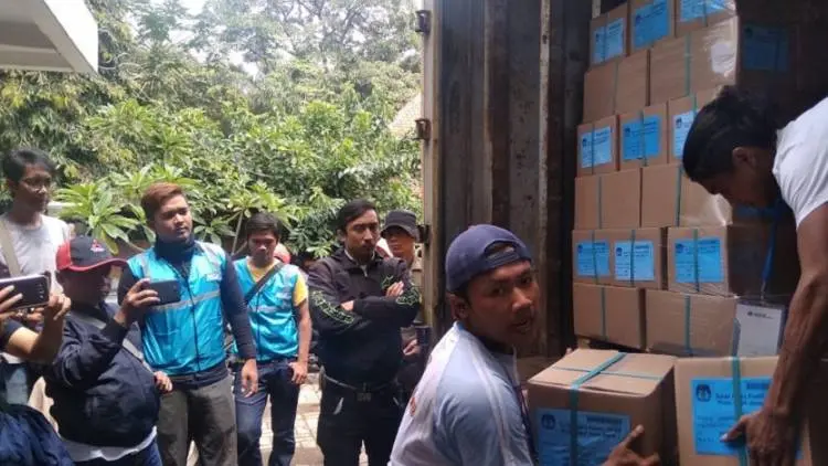 8 Truk Surat Suara Pileg 2019 Tiba di Cimahi