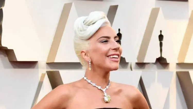 Inilah Kalung Supermahal yang Dikenakan Lady Gaga di Oscar