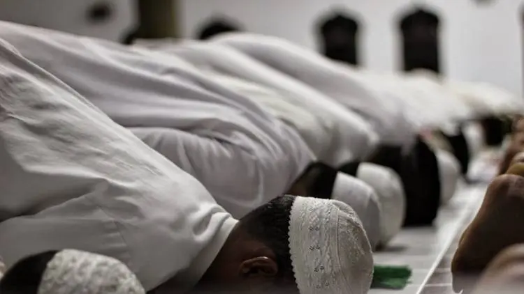 Salat Isya Tengah Malam, Begini Hukumnya