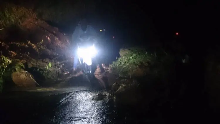 Hujan Deras,  Garut Diterjang Banjir dan Longsor