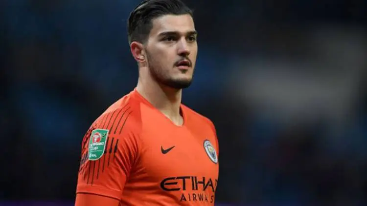 Beranikah Guardiola Memainkan Kiper Muda Ini Lawan Chelsea?