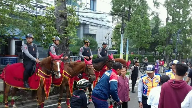 Gagah... Polisi Berkuda Patroli di CRD Dago