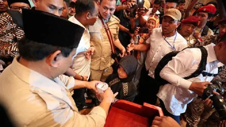 Gendis, Anak 8 Tahun yang Bikin Prabowo Menangis karena Celengannya
