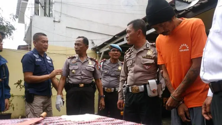 Duh, Pemulung Ini Bacok Tiga Orang karena Gerobaknya Dikencingi