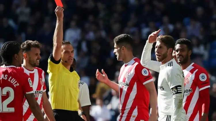 Sergio Ramos sang Raja Kartu Merah