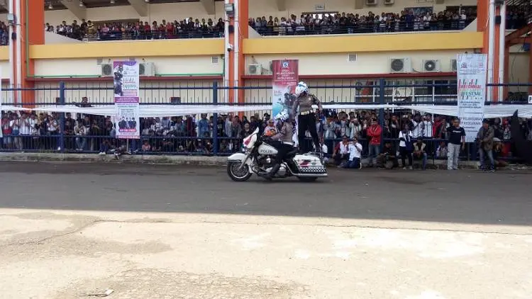 Aksi Polwan Free Style Moge Curi Perhatian di Si Jalak Harupat