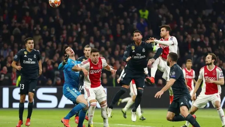 Ternyata Ini Alasan Wasit Batalkan Gol Ajax Setelah Lihat VAR