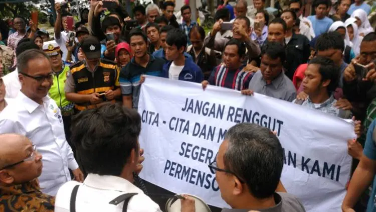Kunjungan Kerja, Mensos Malah Didemo Penyandang Disabilitas
