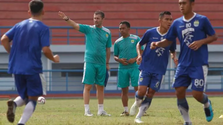 Jadwal 16 Besar Untungkan Persib?