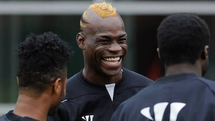 Lah... Balotelli Tertawakan Kekalahan Man United