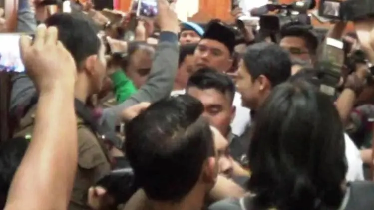 Pengamanan Super Ketat Bikin Peliputan Sidang Ahmad Dhani Ricuh