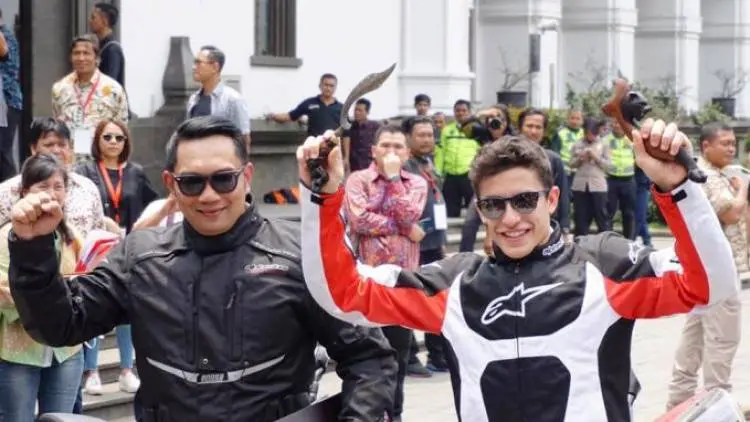 Sapa Fans di Bandung, Marc Marquez Keliling Naik Bandros