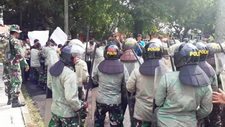 Ternyata... Bentrok TNI vs Pendemo di Purwakarta Hanya Simulasi