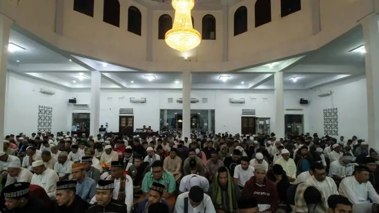 Larangan yang Terlupakan Saat Salat Jumat