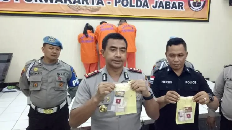 Edarkan Sabu, Pasutri di Purwakarta Dibekuk Polisi