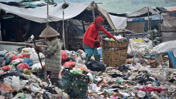 Armada Rusak, Sampah Menumpuk di Pasar Atlas Baru