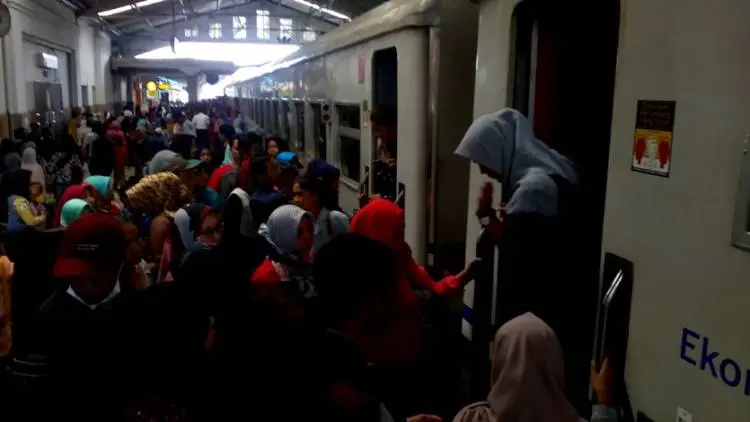Daop 2 Bandung Perpanjang Waktu Pembelian Tiket KA Lokal