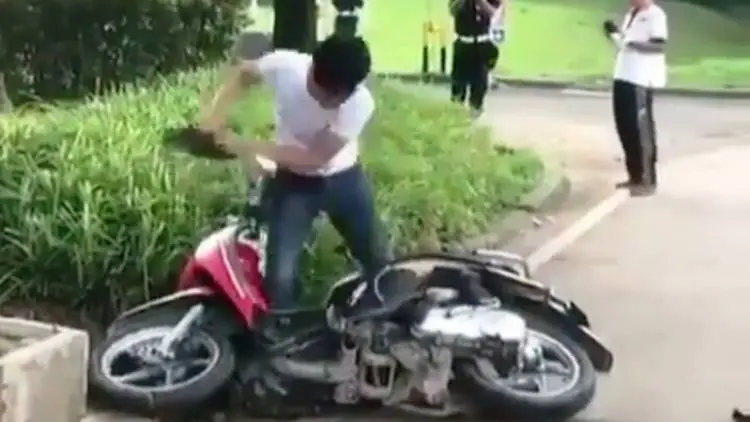 Ternyata... Ini Alasan Adi Rusak Motor Sendiri Saat Ditilang Polisi