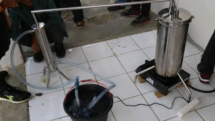 Mantul … Mahasiswa Unila Ubah Sampah Plastik Jadi BBM