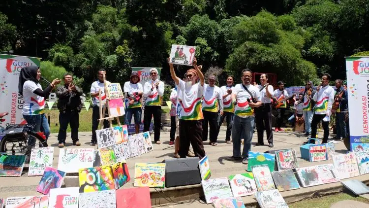 Demokrasi Gembira Ala Alumni UPI