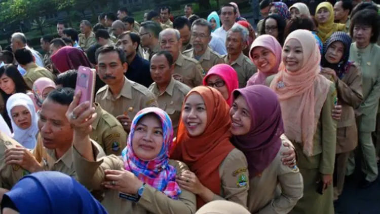 Zaman Now … Absensi Pemkab Karawang dengan Foto Selfie