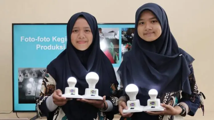 Adik-Kakak Mahasiswa UGM Ciptakan Lampu La Helist
