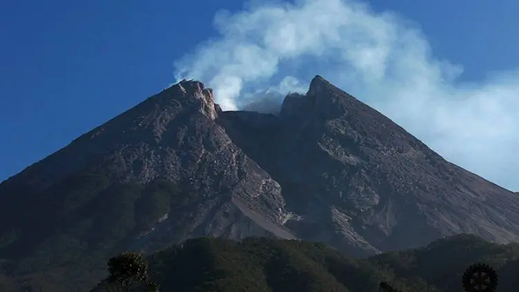 Duh, Merapi Luncurkan Lima Kali Guguran Lava