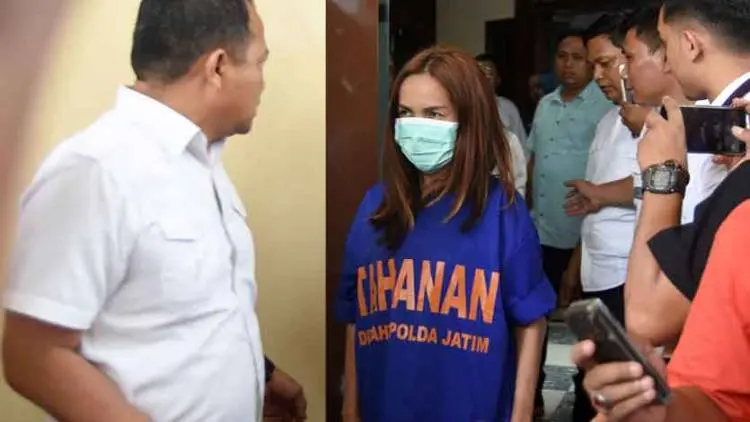 Ini yang Dilakukan Artis VA Saat Masuk Polda Jatim