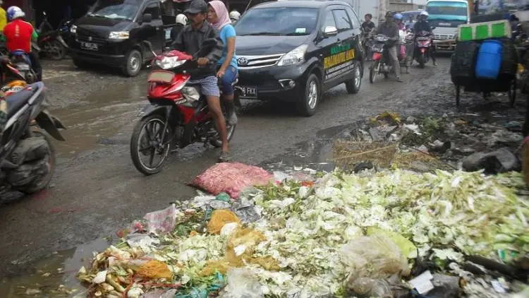 Ratusan Kilometer Jalan Kabupaten Karawang Rusak