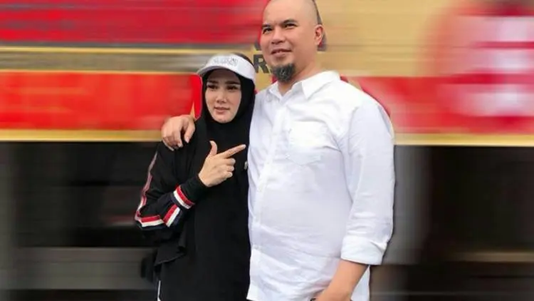 Dukungan Mulan untuk Dhani: Hadapi dengan Senyuman