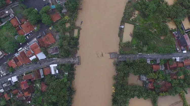 'Bom Waktu' Jembatan di Jabar Selatan 