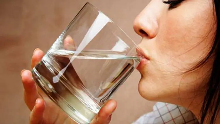 Masyarakat Indonesia Kurang Minum Air Mineral