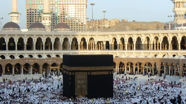 Kelak Kabah Dihancurkan Manusia Berbetis Kecil