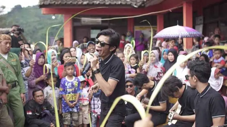 The Changcuters Hibur Korban Longsor Sirnaresmi Sukabumi