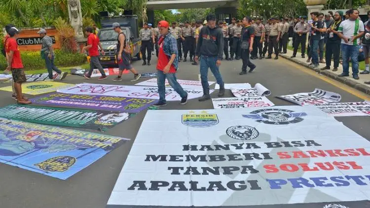 Kongres PSSI Diwarnai Unjuk Rasa Suporter Tuntut Revolusi