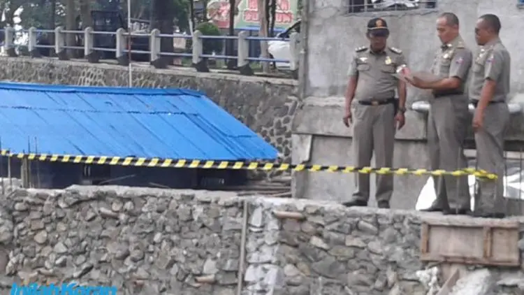 Satpol PP Segel Proyek di Sumur Tujuh