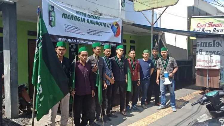 Mahasiswa Garut Gagal Beri Raport Merah ke Jokowi