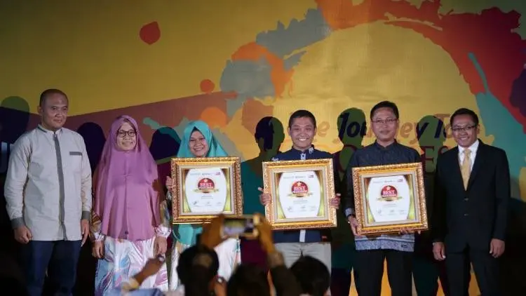 Nibras Bagikan Ribuan Pakaian Aktivis Masjid