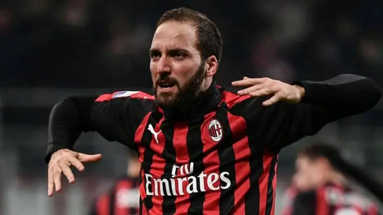 Nah...Chelsea Gigit Jari, Higuain Hampir Pasti Lepas
