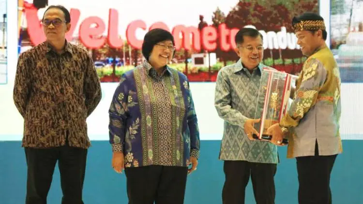 Dadang Naser dan Anang Dapat Anugerah Green Leadership