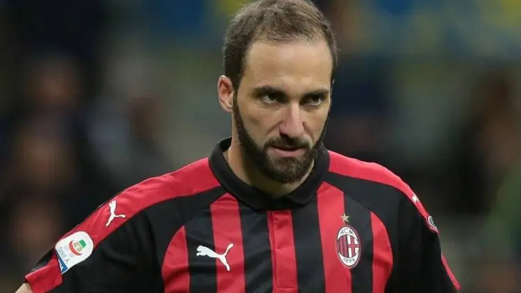 Siap Melawan Mantan, Higuain?