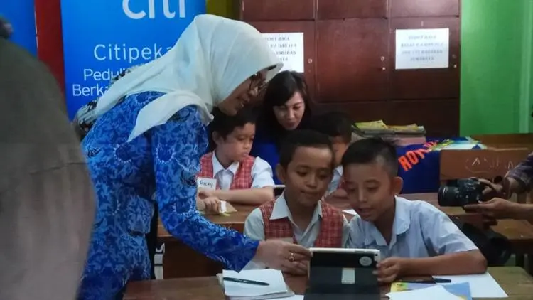 Dukung Orang Tua dan Siswa Kelola Uang di Era Digital