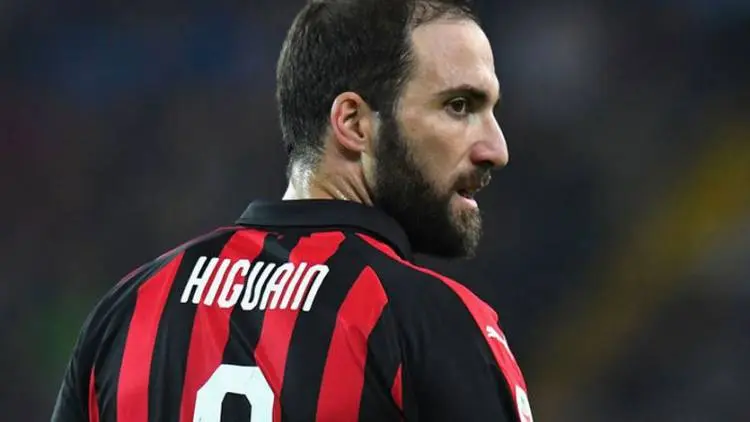 Gila Saja AC Milan Lepas Higuain ke Chelsea