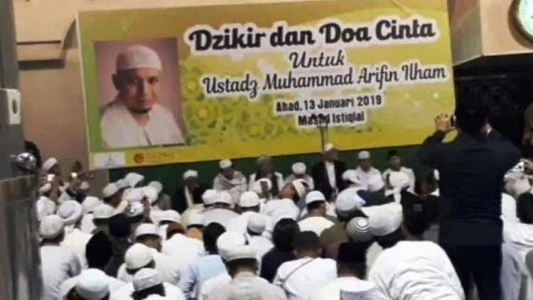 Jamaah Gelar Dzikir, Doa Untuk Ustaz Arifin Ilham