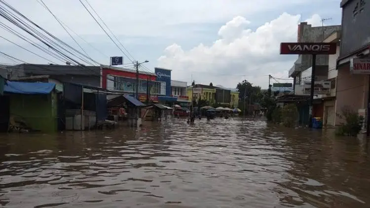 Tinggi Genangan Banjir di Baleendah Satu Meter Lebih