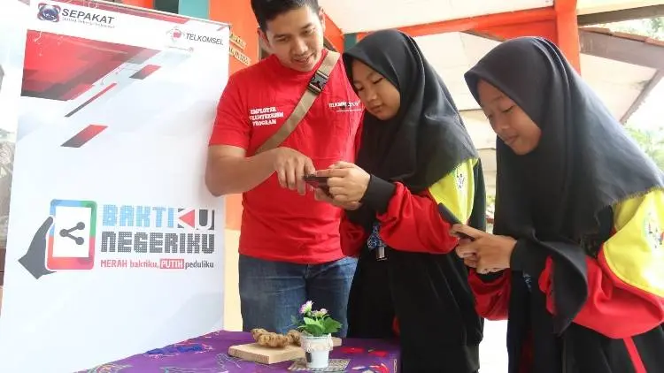 Telkomsel Digitalisasi Desa Salem Purwakarta