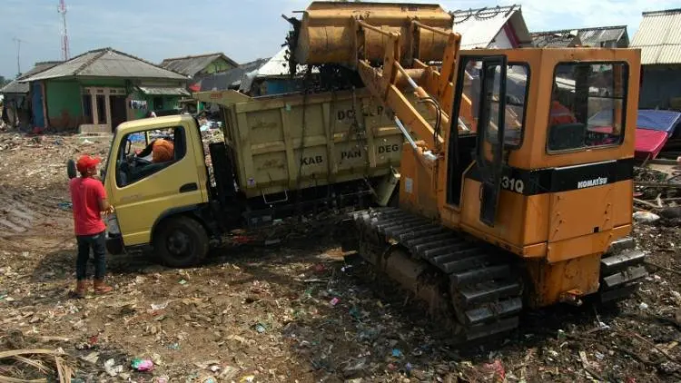 Pasar Labuan Kembali Normal Pasca-Tsunami