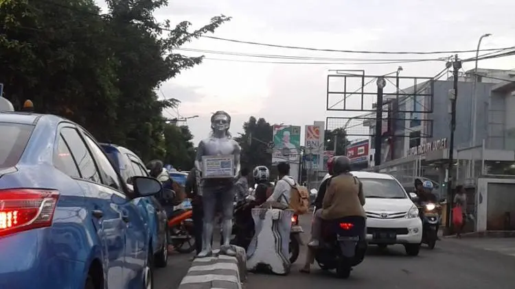 'Manusia Silver' di Jalanan Kota Bandung Bakal Dibina hingga Jera